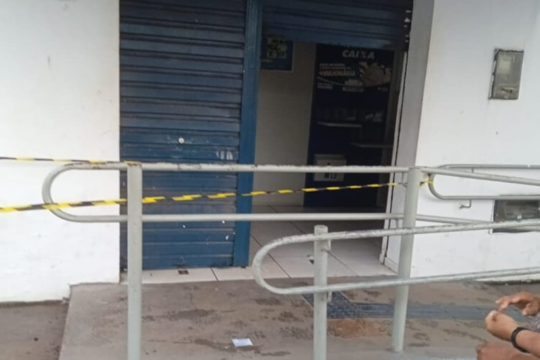 A área foi isolada para a realização da perícia 