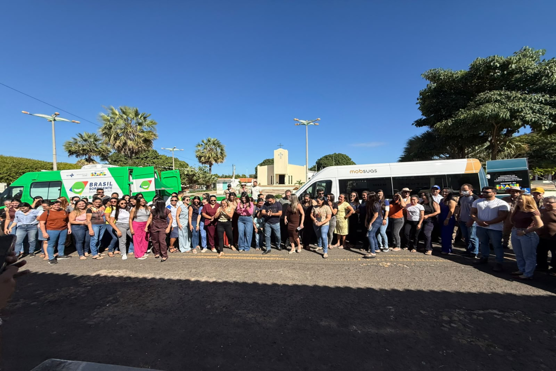 O prefeito fez a entrega nesta quinta-feira(02)