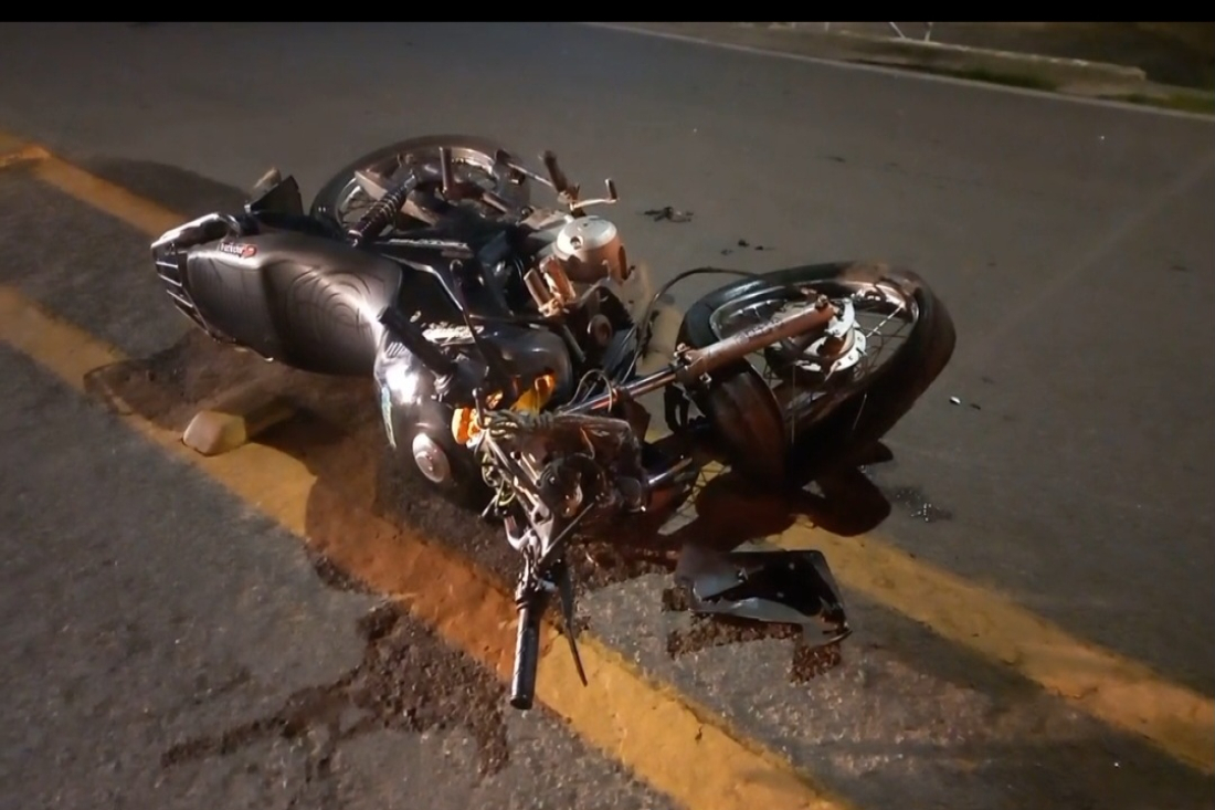 A moto muito danificada 