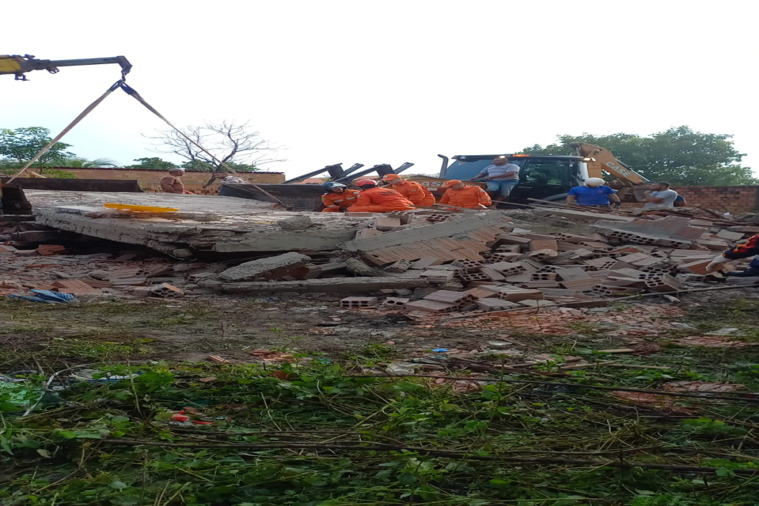 imóvel tinha estrutura comprometida, segundo a Polícia Militar.